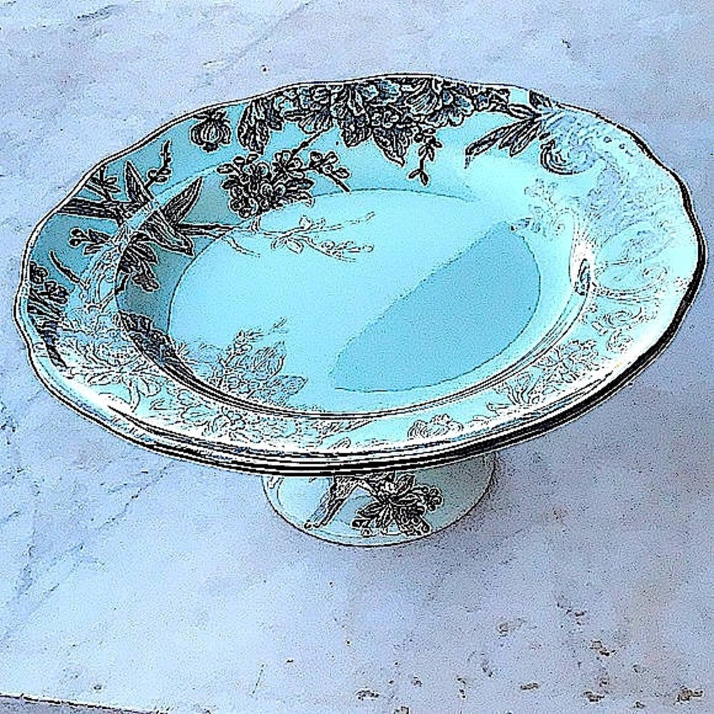 222 FIFTH ADELAIDE LIGHT GREEN & SILVER ROUND PEDESTAL CAKE STAND NEW PORCELAIN